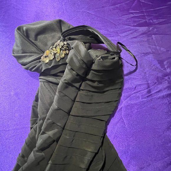 📌Xscape Mermaid Style Asymmetrical Neckline Prom - Ball - Formal Evening Dress - Picture 10 of 16